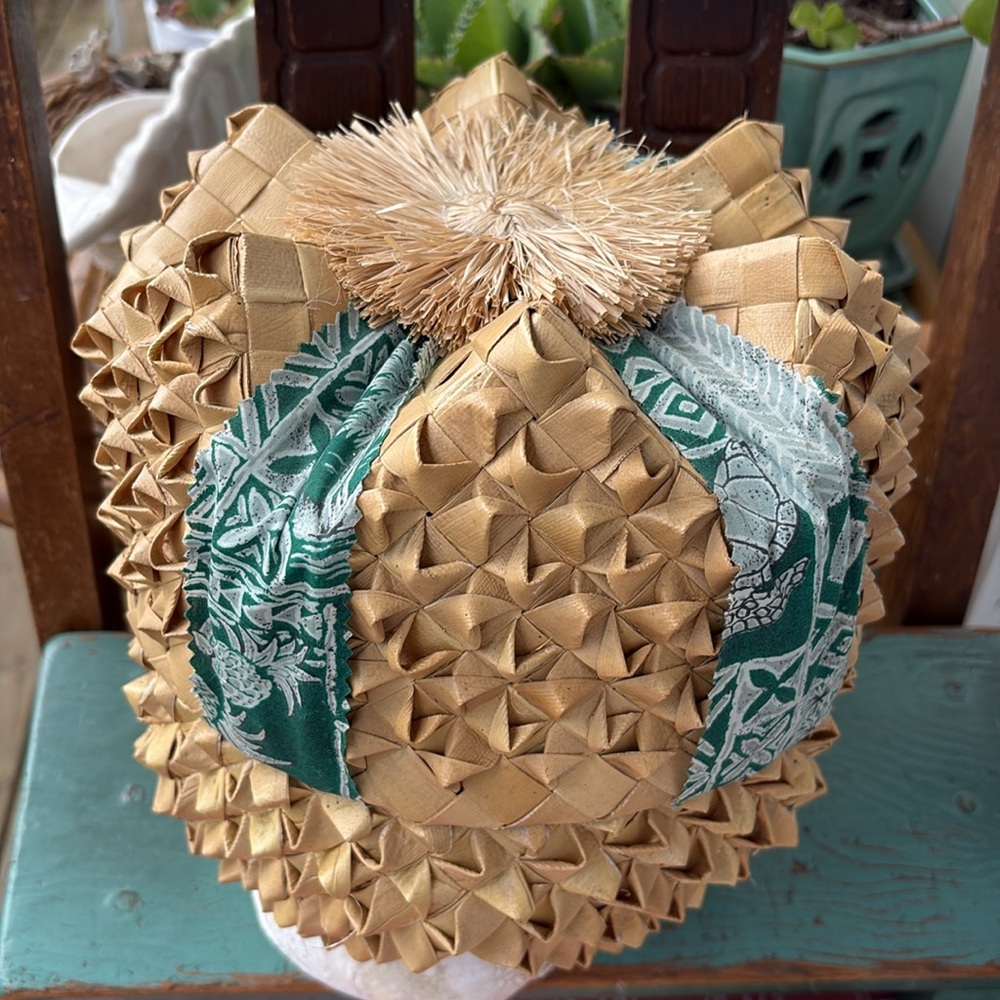 Vintage Hawaiian Lauhala Porcupine Basket